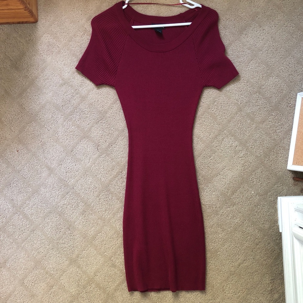 Maroon bodycon sleeved dress